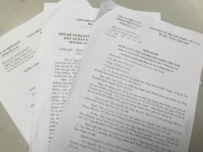 Tòa án hai cấp bỏ lọt nhiều tình tiết quan trọng khiến năm mẹ con lâm vào cảnh khốn khó