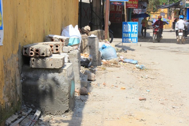 Về nơi nước hiếm hơn vàng khiến cả làng rủ nhau ra đường… khoan giếng