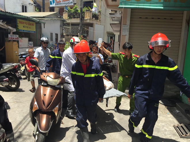 Cuộc cứu hộ hi hữu giải thoát người mắc bệnh lạ mắc kẹt trong ống nước