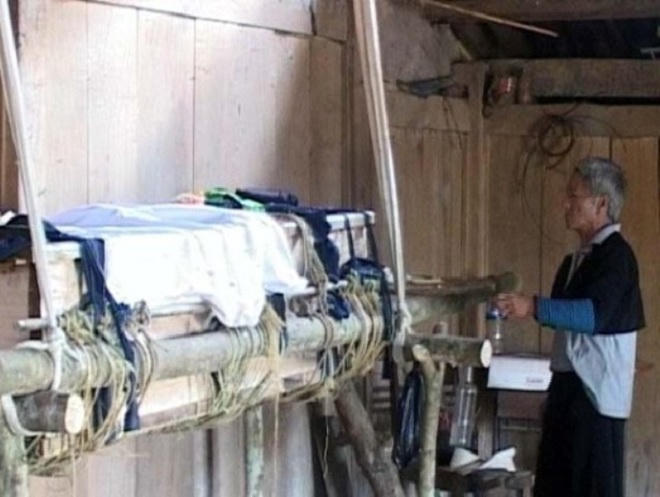 Ghê rợn hủ tục 'phơi xác' trong nhà của người H'Mông