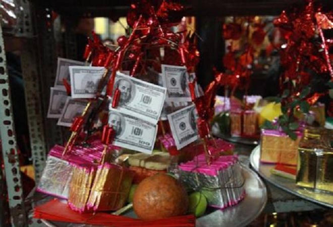 Biến tướng “tốt lễ dễ kêu” trong 'ngôi nhà Mẫu'