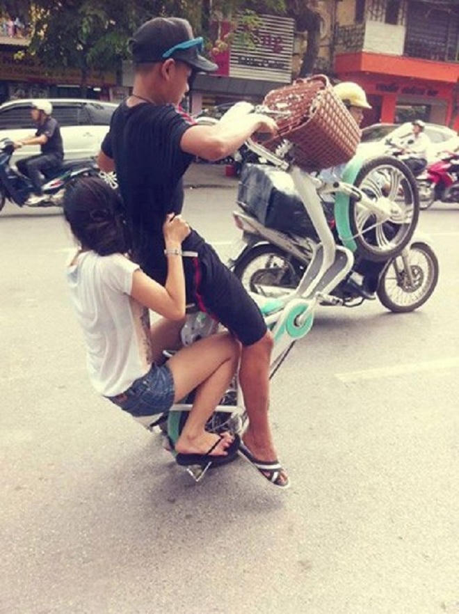 Tai nạn đau lòng do trẻ đi xe đạp như xe máy