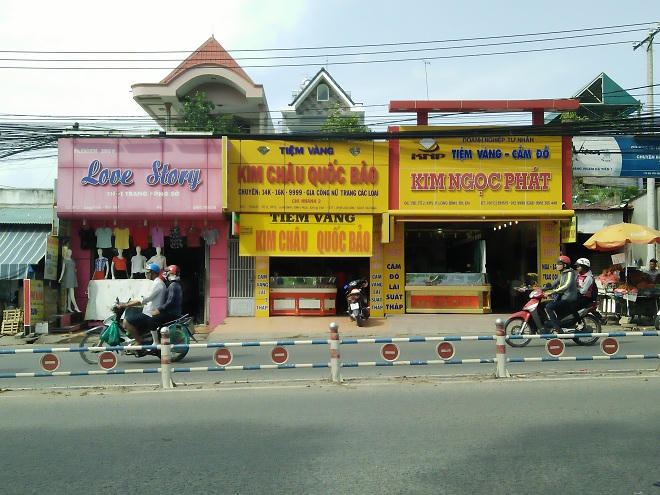 Phút cùng quẫn của chàng trai thiếu tiền đưa vợ đi sinh