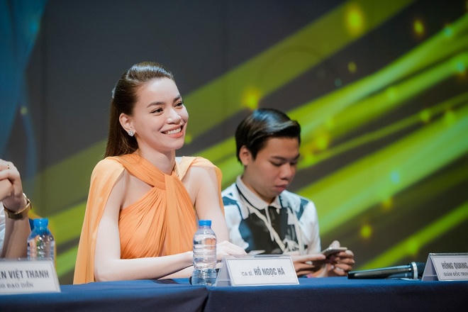 Hồ Ngọc Hà yêu kiểu “đập đầu vào tường”