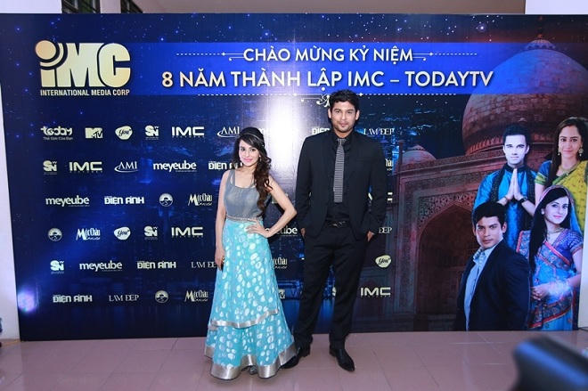Bất ngờ màn chào hỏi khán giả Việt của 'dàn sao Cô dâu 8 tuổi'