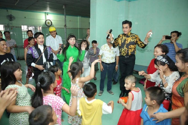 Chuyện cảm động ở nơi 'vợ chồng' Thanh Bạch dùng tiền mừng cưới làm từ thiện