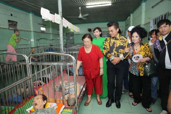 Chuyện cảm động ở nơi 'vợ chồng' Thanh Bạch dùng tiền mừng cưới làm từ thiện