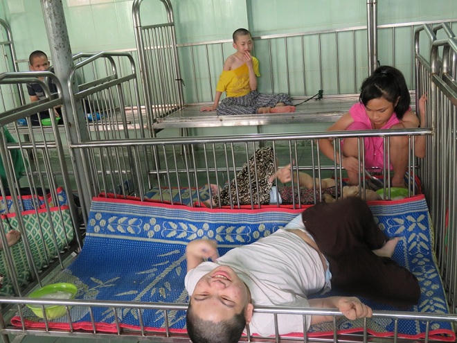 Chuyện cảm động ở nơi 'vợ chồng' Thanh Bạch dùng tiền mừng cưới làm từ thiện