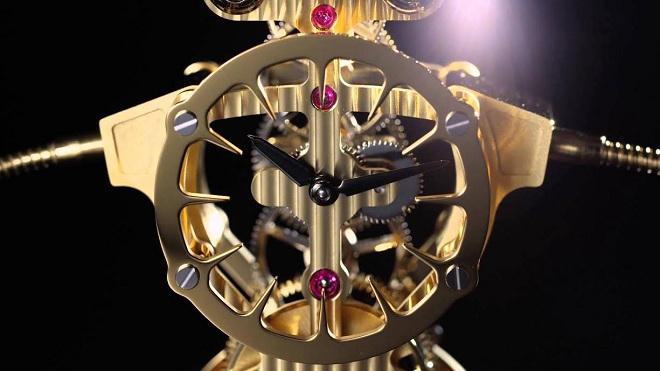 Đồng hồ robot để bàn gần 400 triệu đồng có mặt tại Việt Nam. 