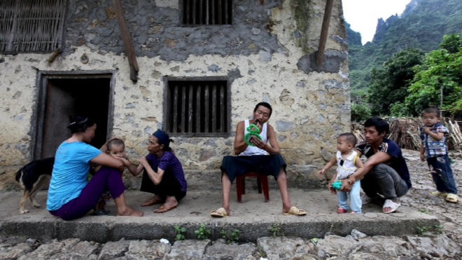 Độc đáo nhà sàn đá cổ chống cướp vùng biên viễn