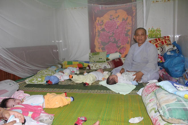 Sư cô một đời đi tìm nhặt, chăm bẵm cho những sinh linh bị chối bỏ