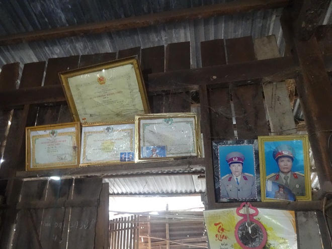 Cám cảnh cựu chiến binh mang di chứng chiến tranh nuôi vợ tâm thần