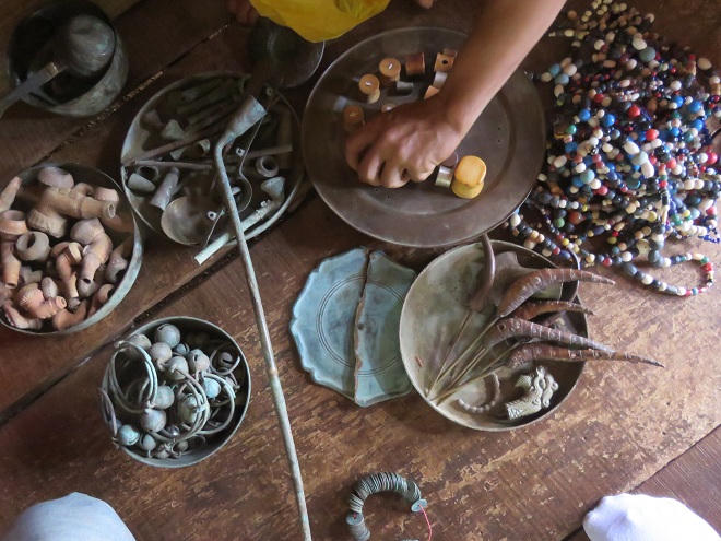 Choáng với kho cổ vật trị giá triệu đô của anh nông dân giữa đại ngàn