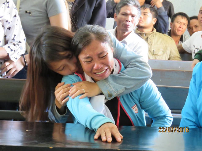 Cuộc nói chuyện đẫm máu của những kẻ anh hùng rơm