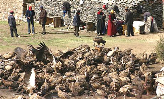 Những hình thức an táng kỳ lạ và quan niệm người chết nhưng linh hồn mãi còn