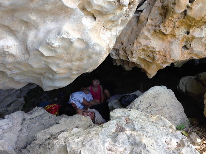 Nghệ An: Có nhà không ở, kéo nhau ra hang đá... ngủ trưa, tránh nóng