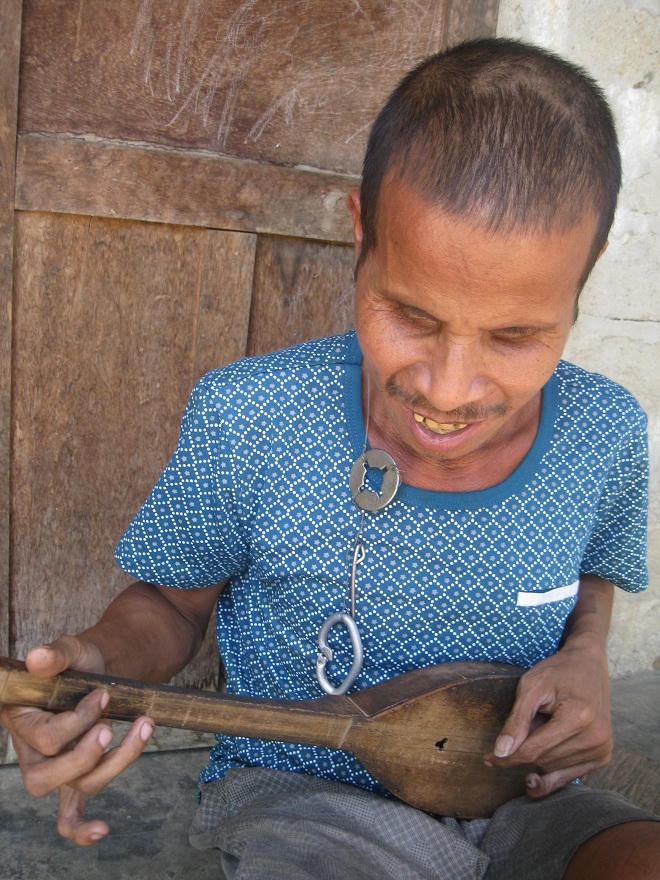 Góa phụ hi sinh tuổi thanh xuân cho đứa con riêng tật nguyền của chồng