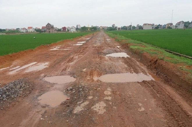 Đường liên xã chục tỉ 'hành' người dân