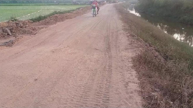 Đường liên xã chục tỉ 'hành' người dân