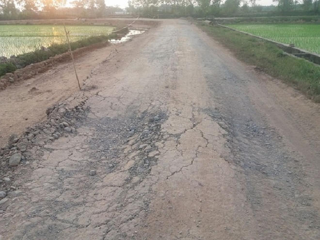 Đường liên xã chục tỉ 'hành' người dân