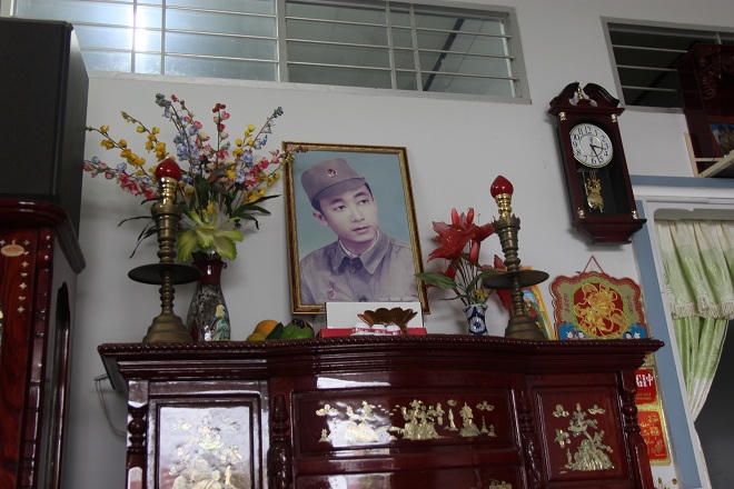 Vợ công an hơn 30 tìm sự thật cái chết của chồng trong nước mắt