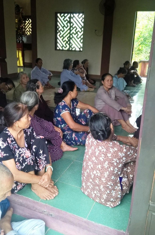 Trắng đêm 'bao vây' bắt cô gái được sư thầy giấu trong phòng ngủ