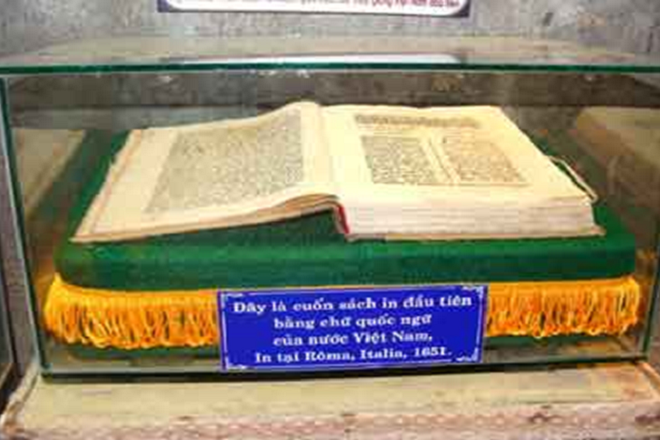 Trải nghiệm 'Thiên thần và ác quỷ' trong hầm nhà thờ Mằng Lăng 