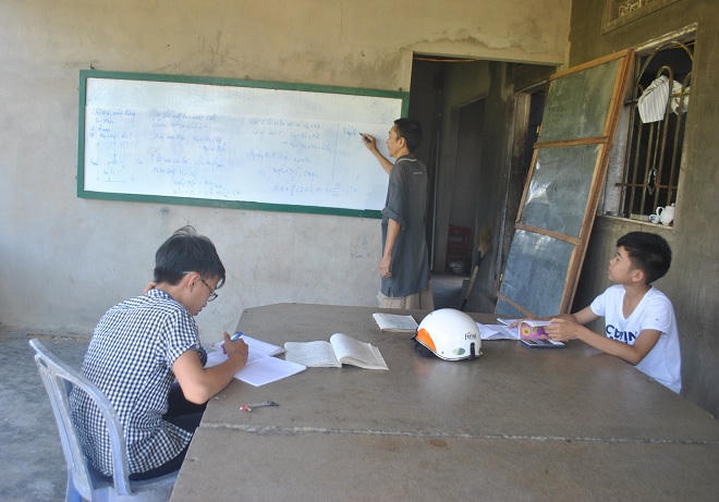 Người thầy tật nguyền 30 năm gieo chữ cho trẻ em nghèo