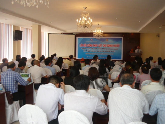 Bồi dưỡng kiến thức pháp luật cho doanh nghiệp.