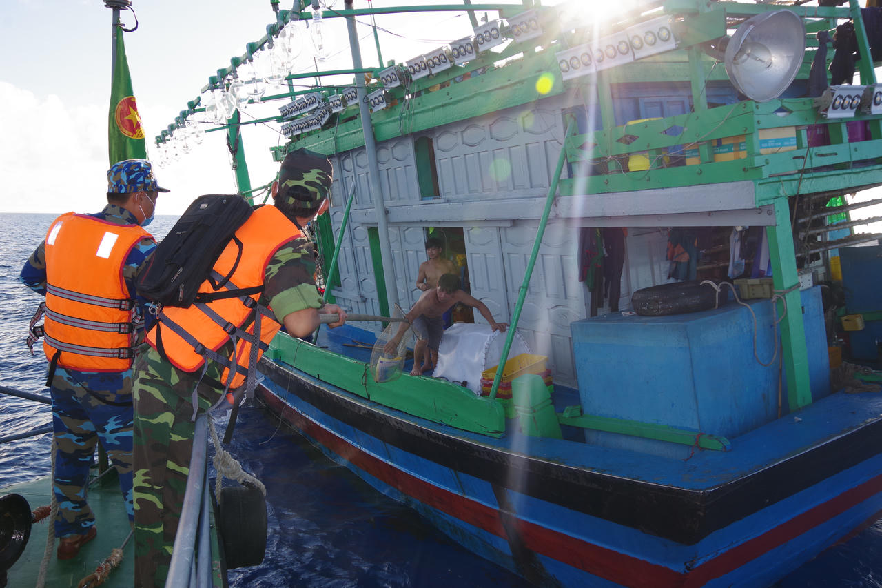 Phát hiện nhiều hoạt động đánh bắt hải sản trái phép trong hành lang an toàn đường ống dẫn khí dưới biển