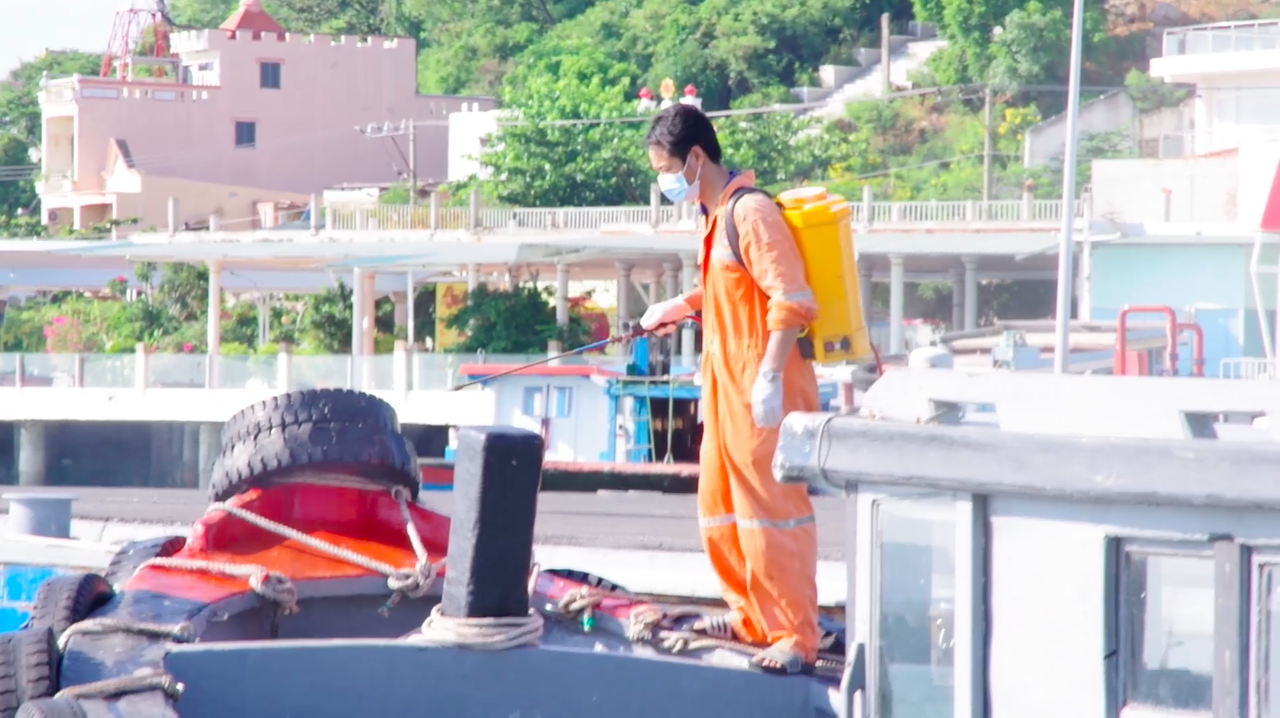 Tạm giữ phương tiện cùng 25 thuyền viên về Việt Nam bằng đường biển