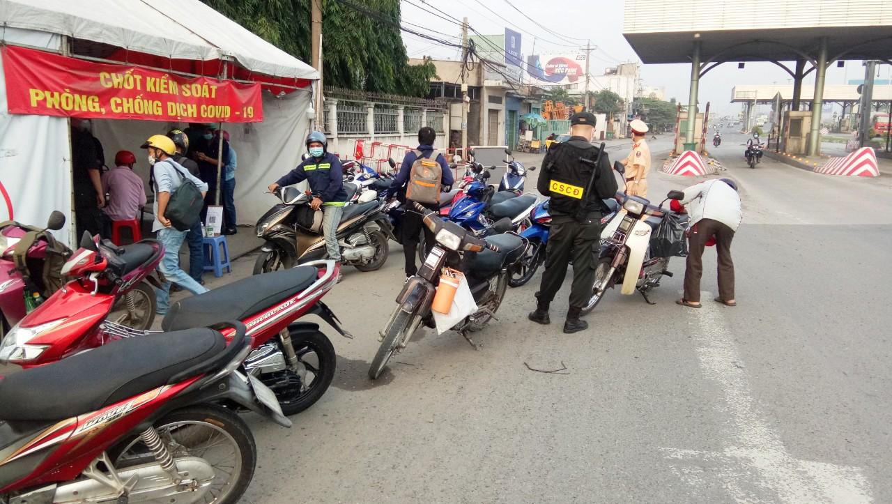 Đồng Nai ngày đầu kiểm tra giấy xét nghiệm âm tính SARS-CoV-2