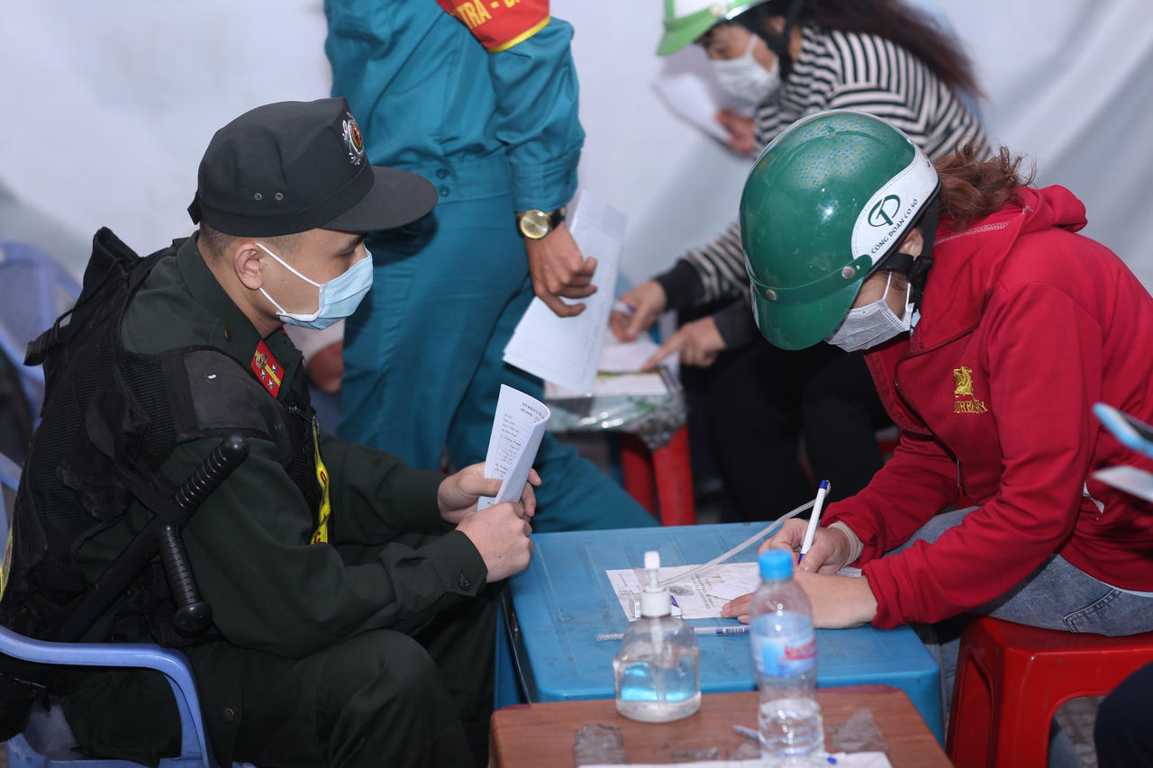 Đồng Nai ngày đầu kiểm tra giấy xét nghiệm âm tính SARS-CoV-2