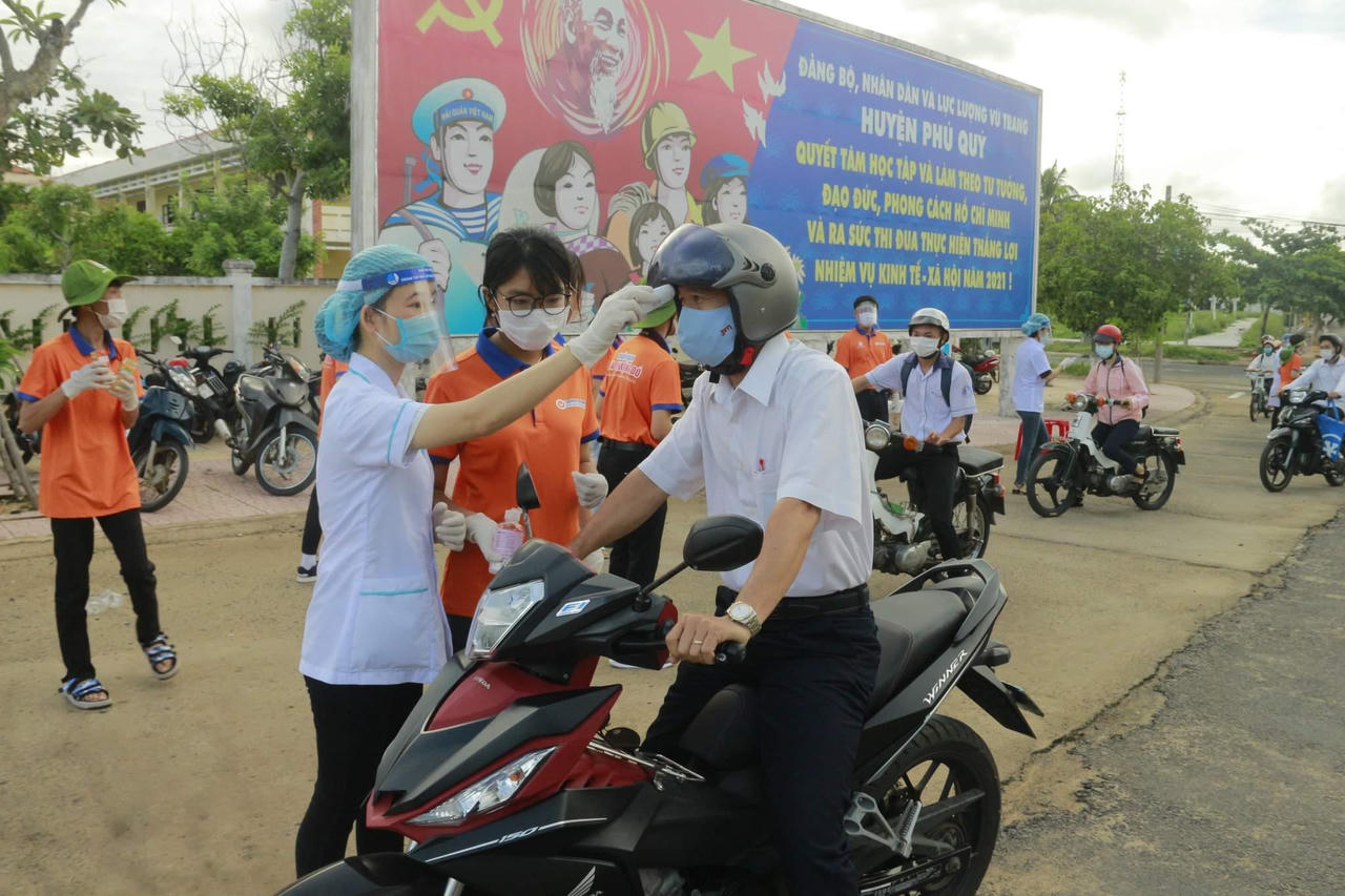 Sĩ tử trên đảo Phú Quý không còn vượt biển đi thi