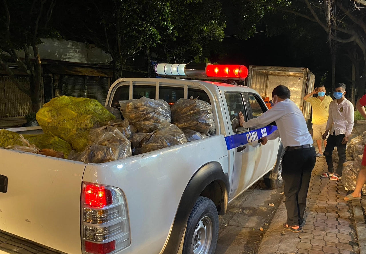 VPĐD báo Pháp luật Việt Nam khu vực Đông Nam Bộ hỗ trợ người dân vùng cách ly vượt qua dịch COVID-19