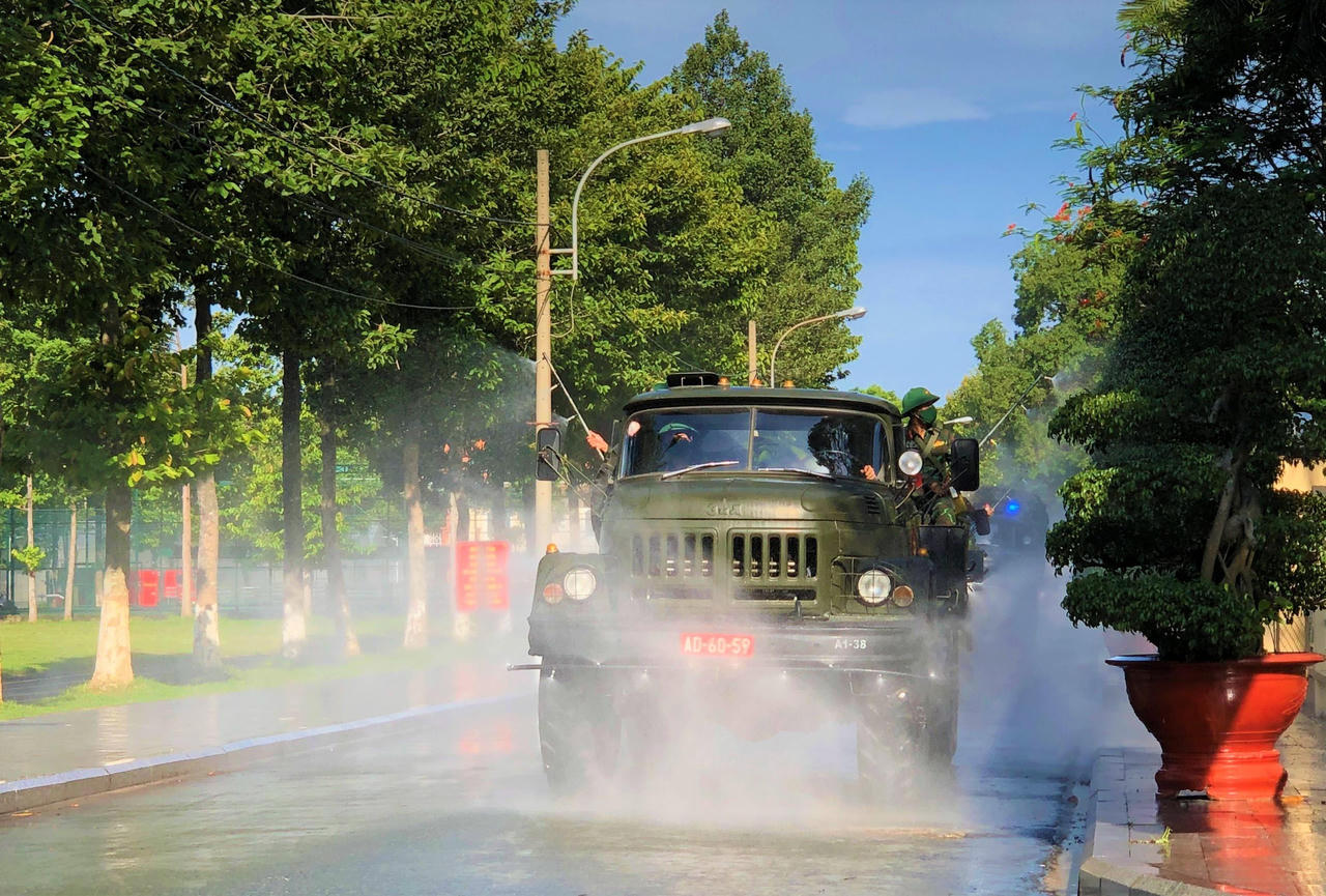 Bình Dương phát động Chiến dịch tiêm chủng vaccine và phun khử khuẩn diện rộng