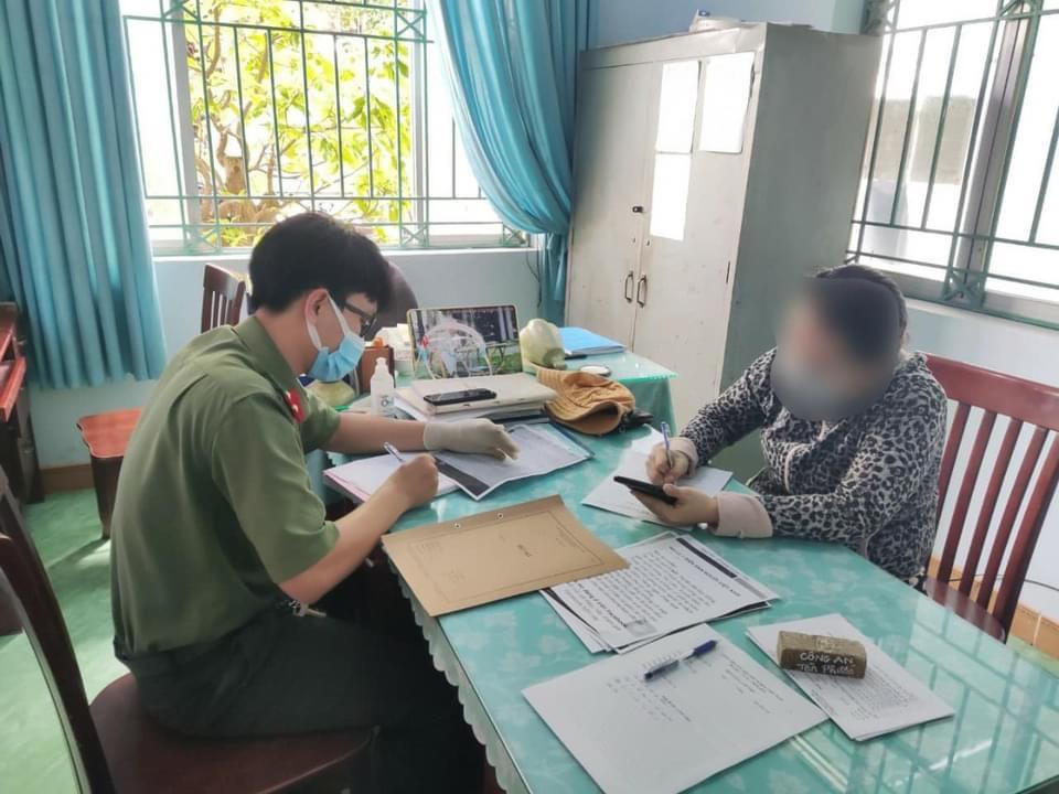 Xử phạt 2 cá nhân đăng tải, chia sẻ thông tin sai sự thật về người đi lấy nước, nuôi vịt bị phạt 2 triệu đồng