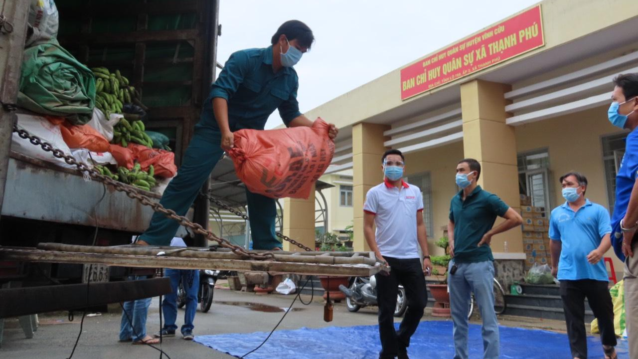Nỗ lực "giữ chân" người lao động ở lại nơi tâm dịch