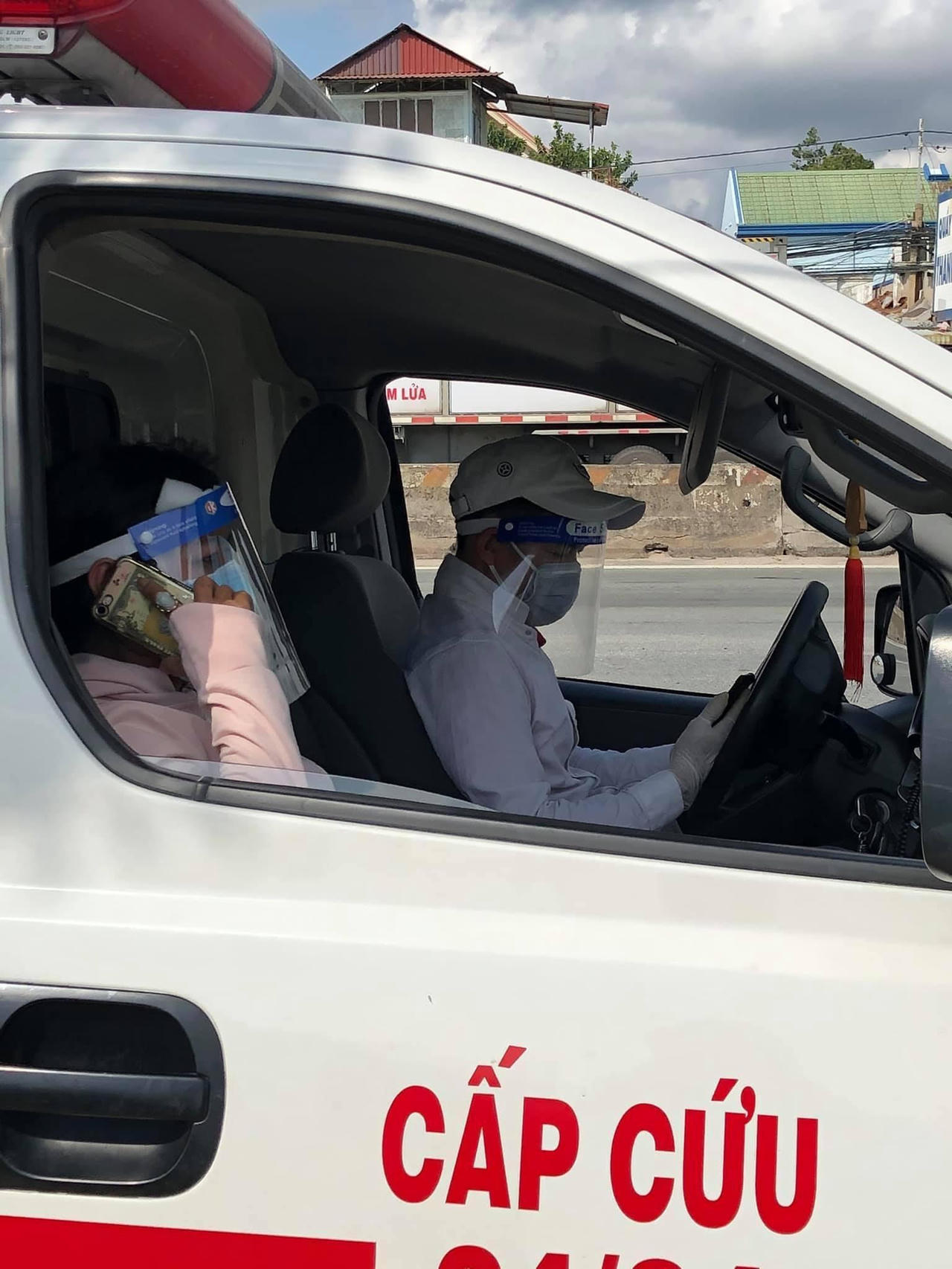 Xe cấp cứu tự ý chở người dương tính với SARS-CoV-2