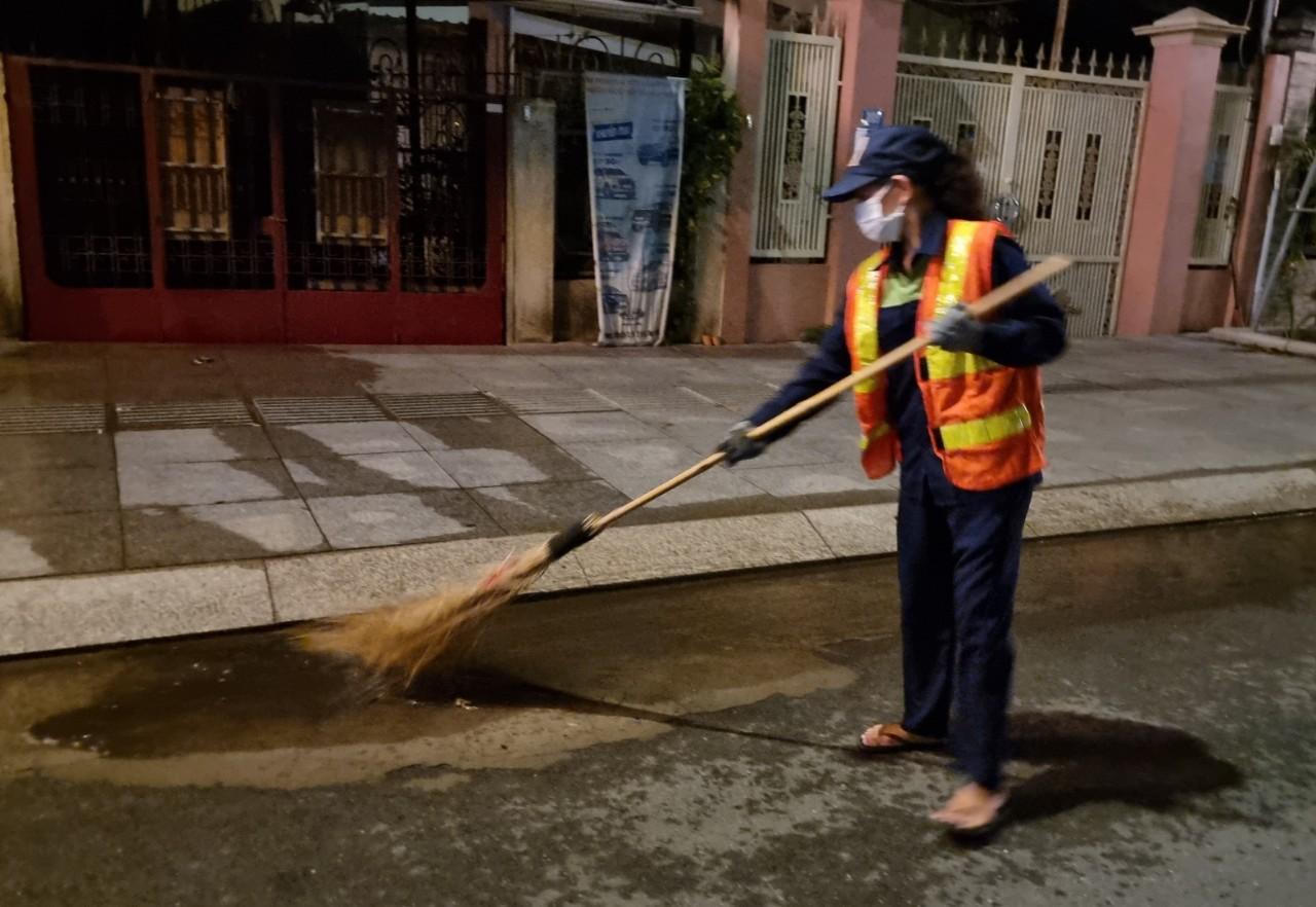 Lo lây nhiễm COVID-19 từ những chiếc khẩu trang đã qua sử dụng