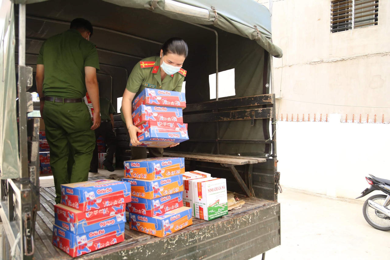 Nữ 'chiến binh' Công an Ninh Thuận hết mình vì mục tiêu thắng COVID-19 