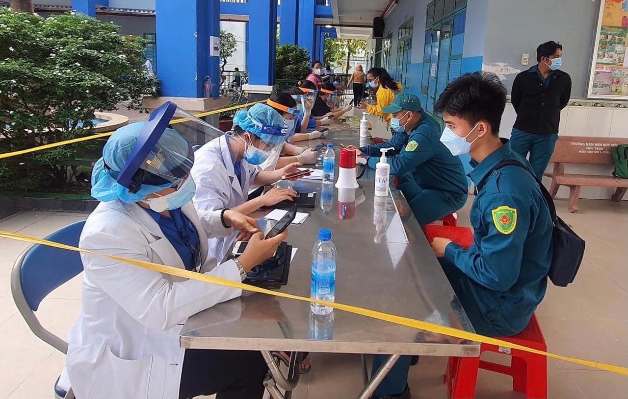  Những 'Chiến sĩ áo trắng' với sứ mệnh thiêng liêng tuyến đầu chống dịch