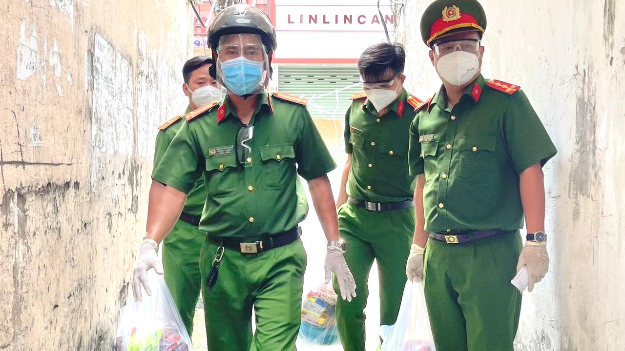 Tri ân những chiến sĩ “xung kích tuyến đầu” vì bình yên của tổ quốc và sự an toàn của nhân dân