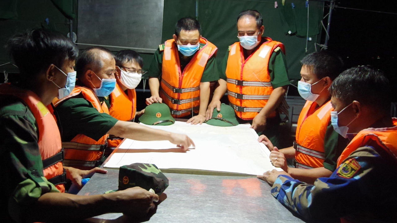 Cung cấp thực phẩm miễn phí cho người dân thị trấn Long Hải trong 7 ngày