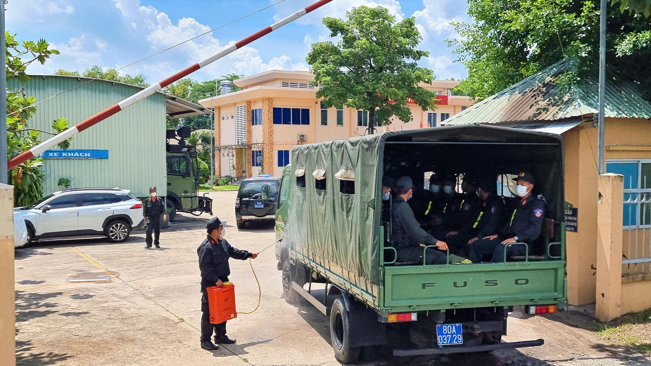 250 Cảnh sát cơ động chi viện Bình Dương chống dịch