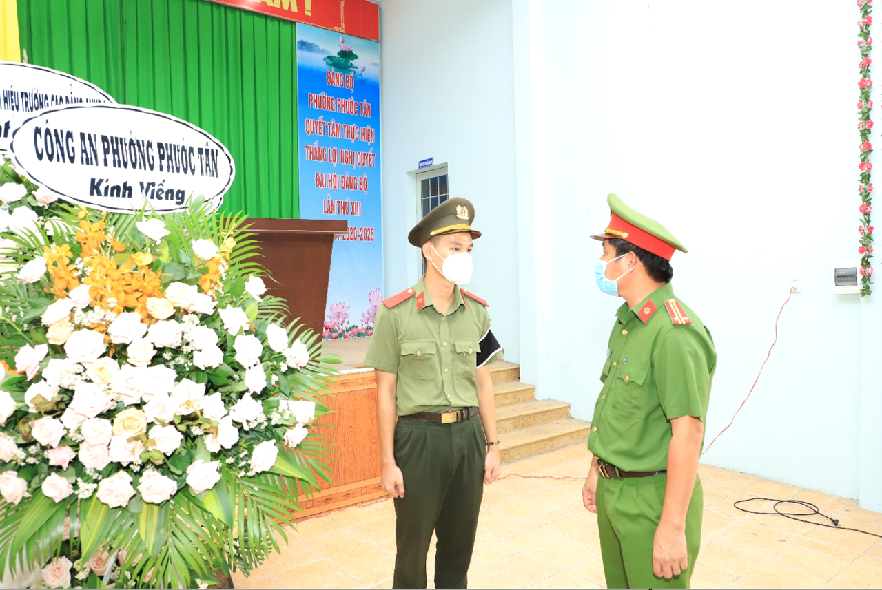 Học viên an ninh nhân dân chịu tang cha nơi tuyến đầu chống dịch