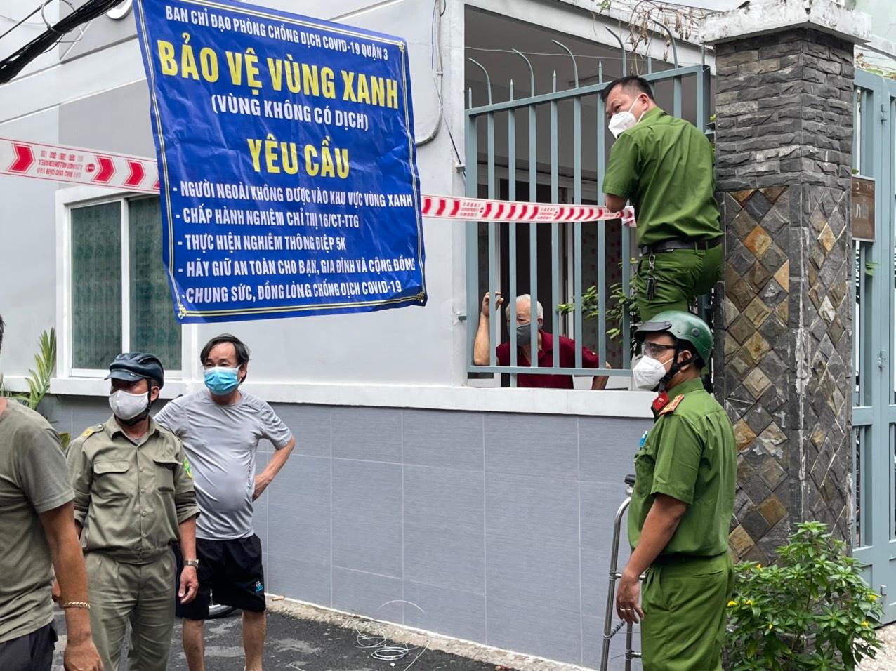 'Trận chiến kỳ lạ' có tên COVID