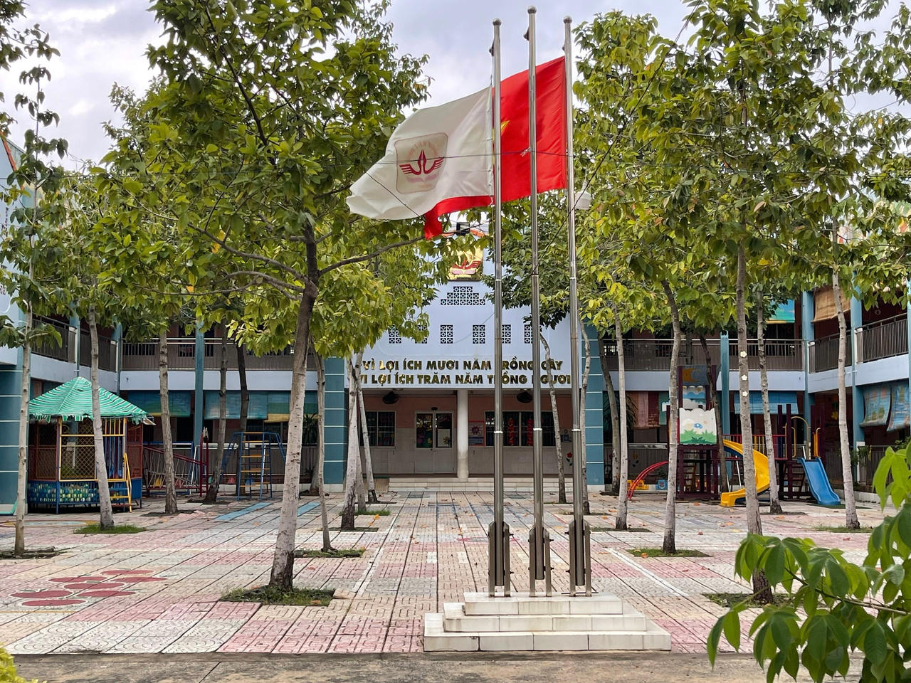 Có một mùa tựu trường vắng lặng