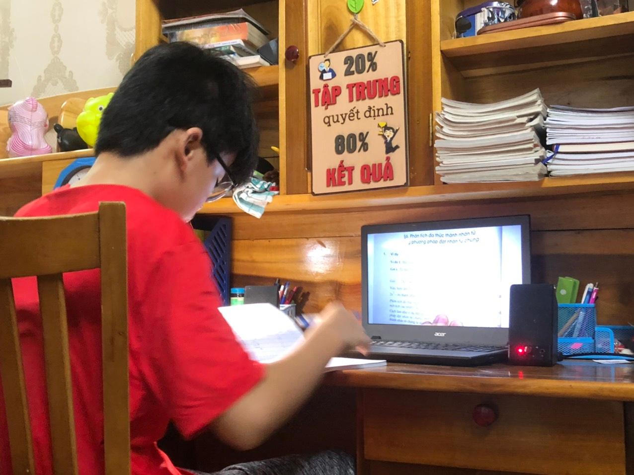 Có một mùa tựu trường vắng lặng