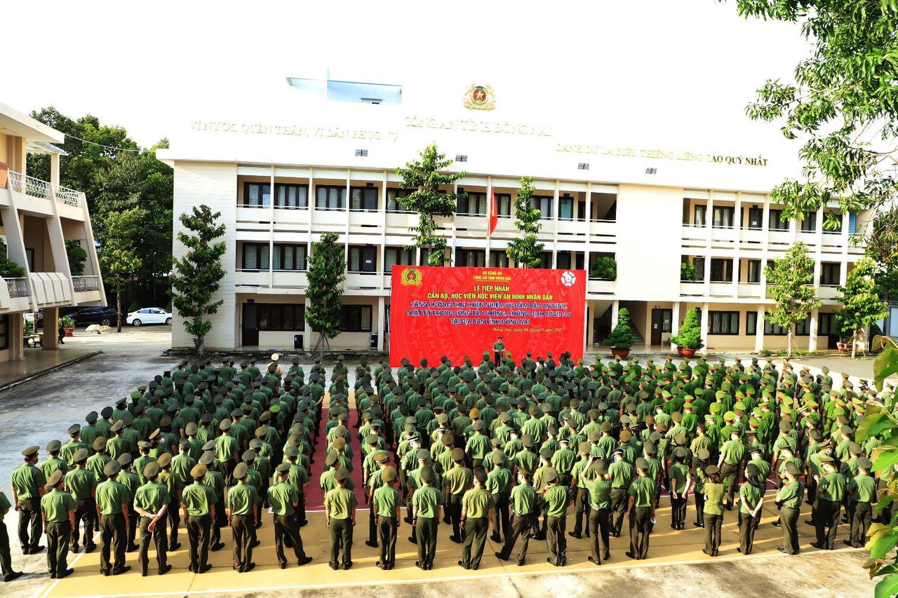 300 cán bộ, học viên Công an chi viện Đồng Nai chống dịch